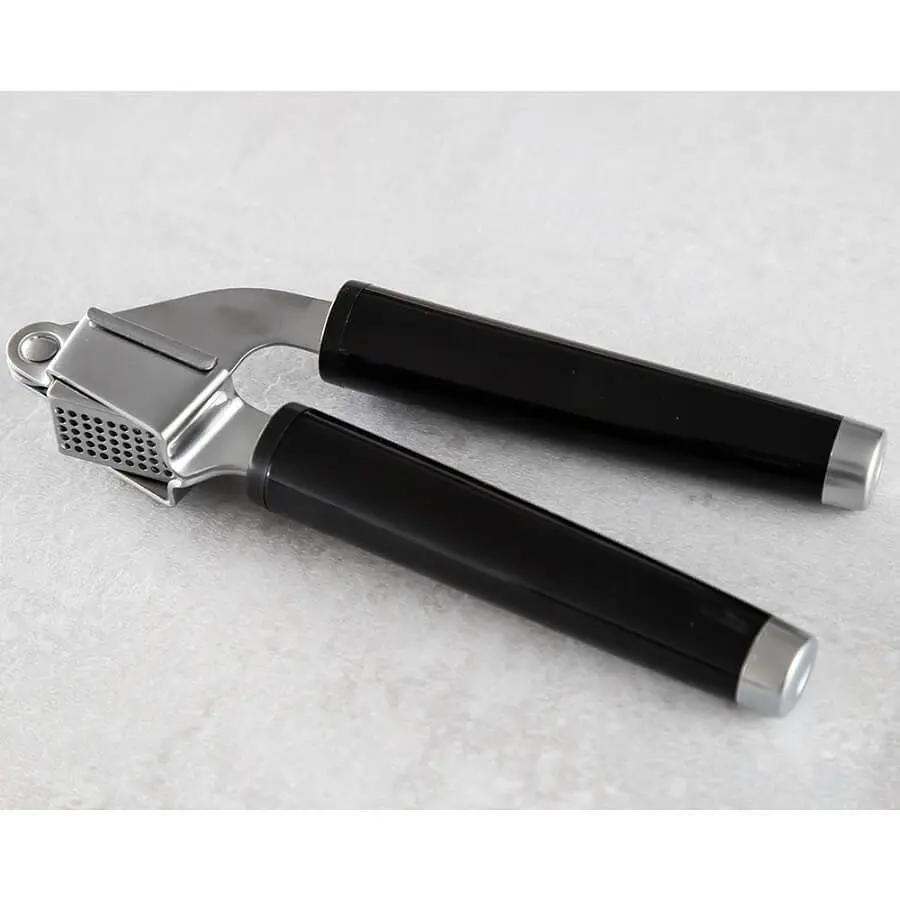 Пресс для чеснока KitchenAid Classic 19 см черный (KCG132OHOBE) - фото 4