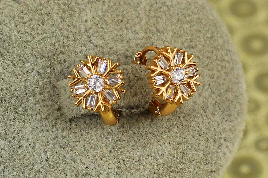 Сережки дитячі Xuping Jewelry сніжинка 1,3 см золотисті - фото 2
