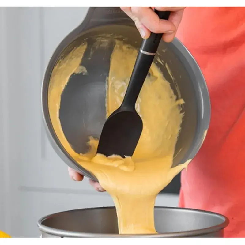 Лопатка кухонна KitchenAid Classic для тіста 30 см чорний (KHH030OHOBE) - фото 3