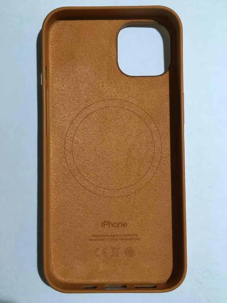 Оригінальний шкіряний чохол Leather Case MagSafe для Apple iPhone 13 \| 14 (6.1") Brown (MM103ZM/A) - фото 6