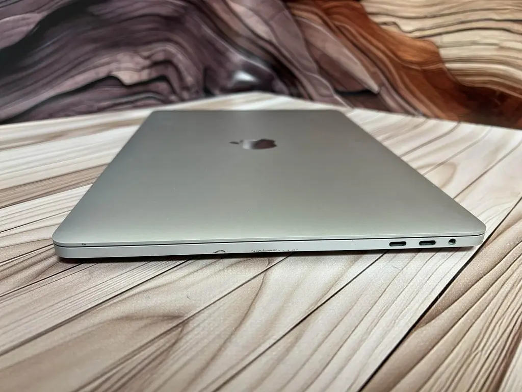 Ноутбук Apple MacBook Pro 13" 2020 i7-1068NG7/32/512 (C02DV4M9ML87) Б/в - фото 5