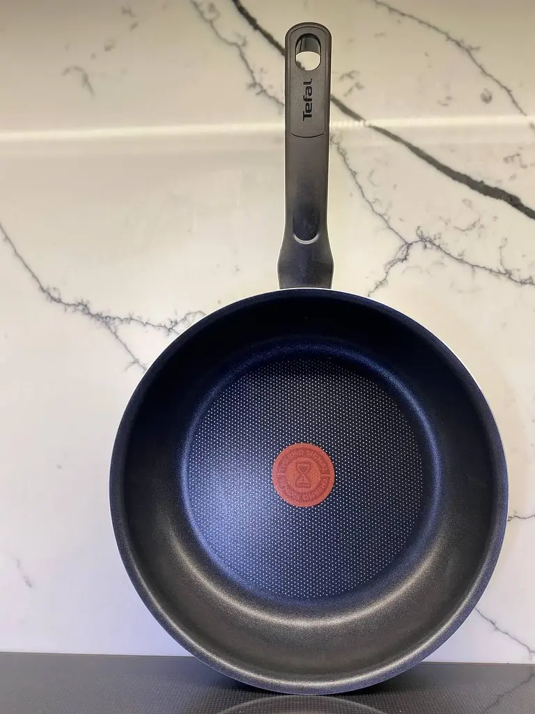 Сковородка Tefal New Comfort Grip 24 см., с титановым антипригарным покрытием - фото 2