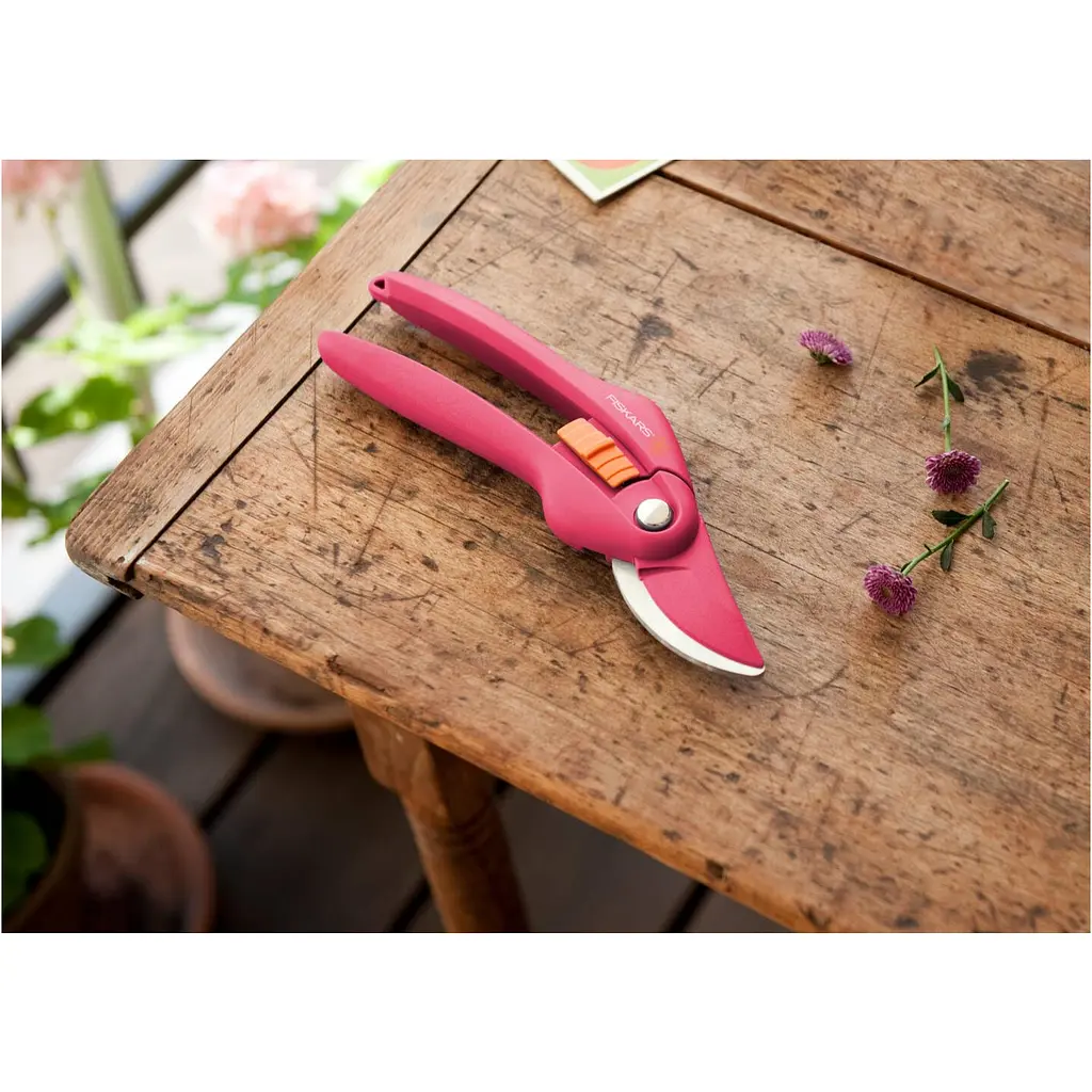 Площинний секатор Fiskars Inspiration Pruner Bypass Ruby P26 (1003657) - фото 8