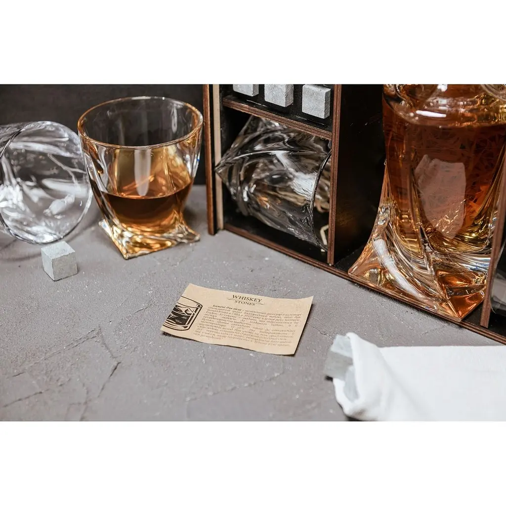 Подарунковий набір Whiskey Stones камені для віскі в дерев'яному пеналі №8 + декантер і 4 склянки Bohemia Quadro + щипці + мішечок - фото 6