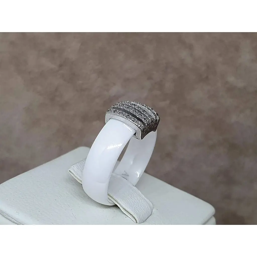 Срібне кільце Aurora з керамікою і фіанітами. С1120Б 19 - фото 3