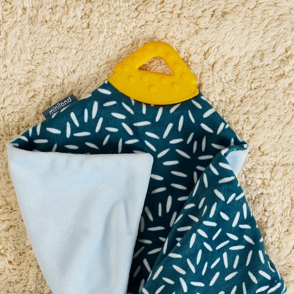 Подарунковий набір в коробці (текстильний комфортер та брязкальце) Miniland Baby Koala Gift (97380) - фото 4