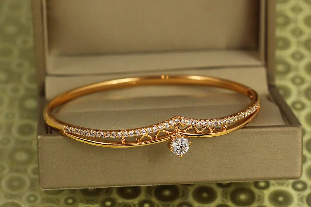 Браслет бенгл Xuping Jewelry Елегія 60 мм на руку від 17 до 19 см золотистий - фото 2