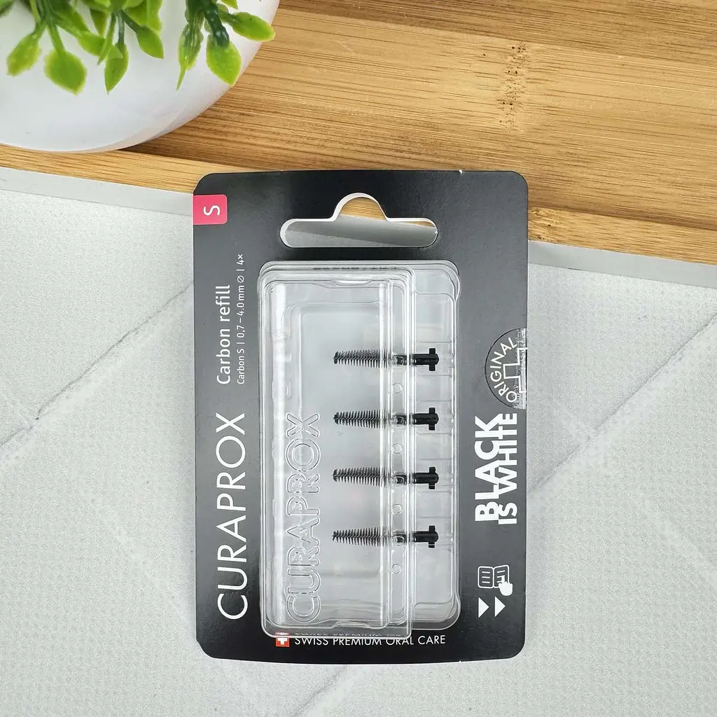 Набір міжзубних йоржиків Curaprox Black is White refill CPS Carbon S, 4 шт