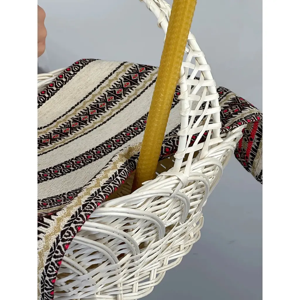 Комплект Пасхальная корзина Галичина белая с льняным полотенцем 70х30 см Святогор красный и свеча - фото 7