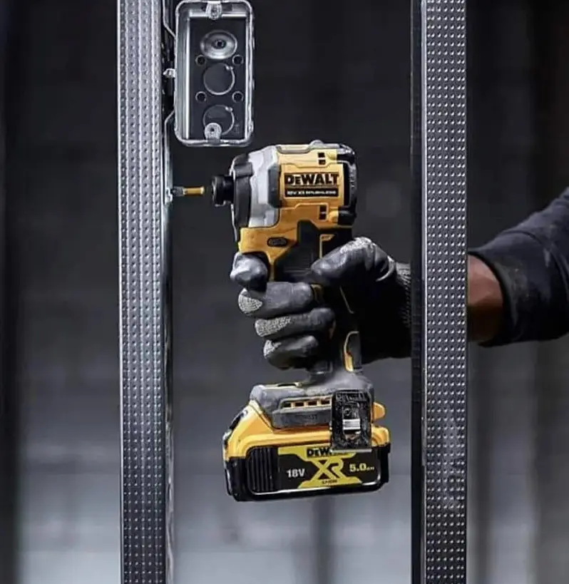 Шурупокрут акумуляторний ударний DeWalt без АКБ та ЗП DCF850N - фото 6