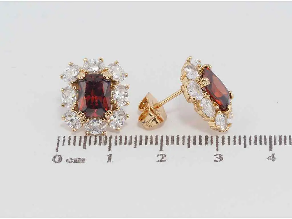 Сережки Xuping Позолота 18K пусети "Червоні фіаніти в обрамленні цирконію" (208598) - фото 2