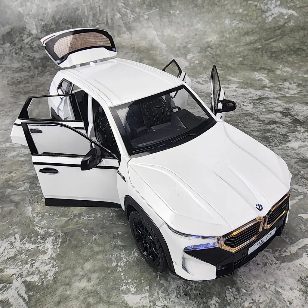 Колекційна металева модель автомобіля АвтоЕксперт BMW XM з інерцією, світлом та звуком 1:24 - фото 5