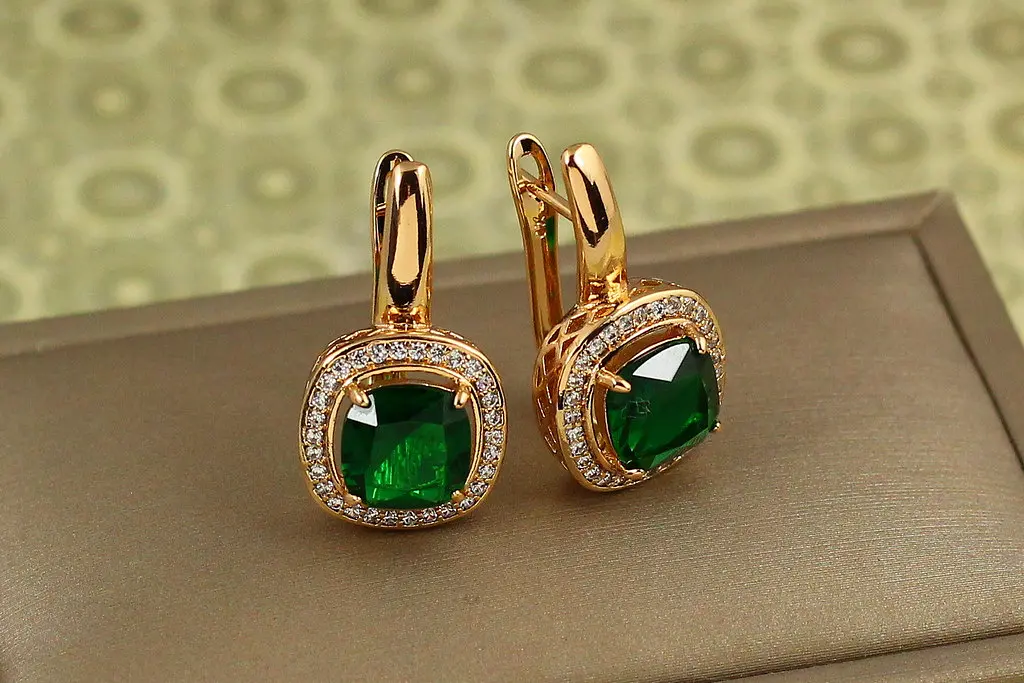 Сережки Xuping Jewelry Титан із зеленим каменем 2,3 см золотисті - фото 2