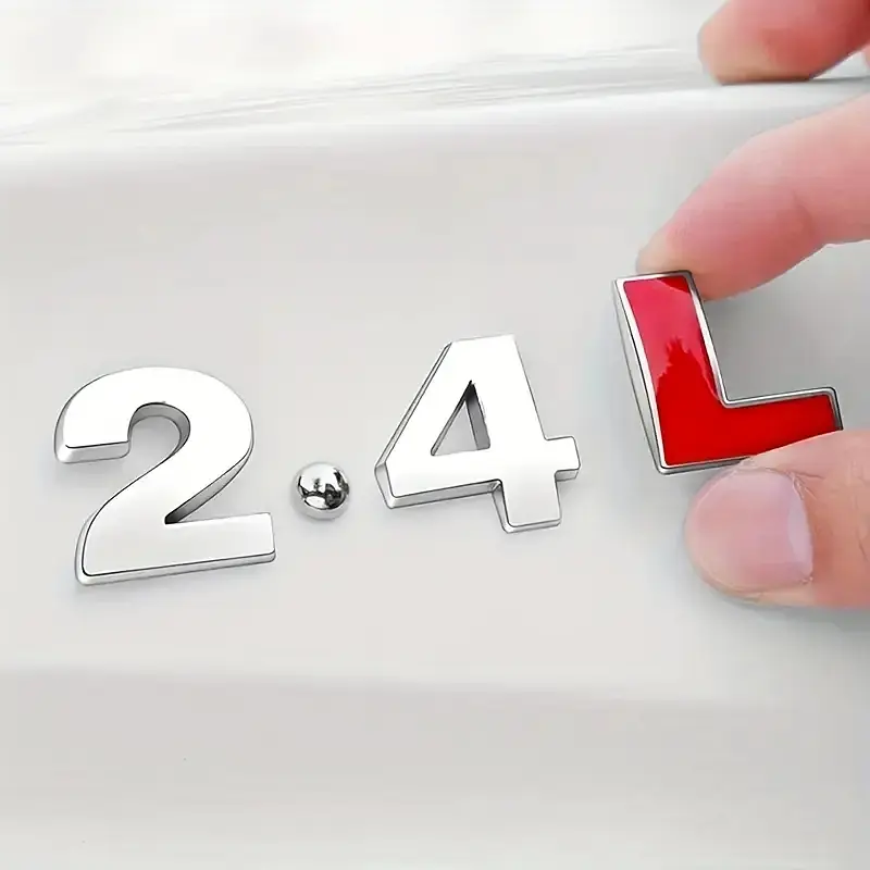 Емблема напис L 24х25 мм Червона на скотчі метал (Завод) - фото 3