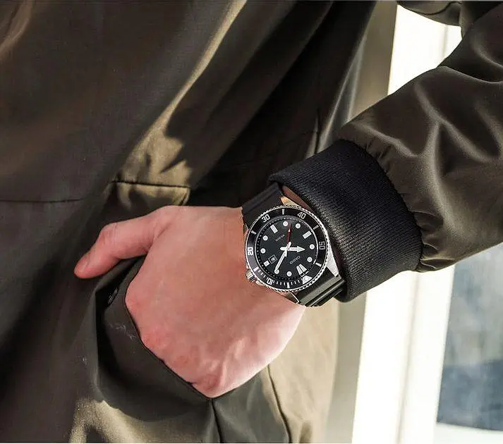 Годинник наручний кварцовий чоловічий водонепроникний оригінальний Casio MDV-107-1A1VEF - фото 3