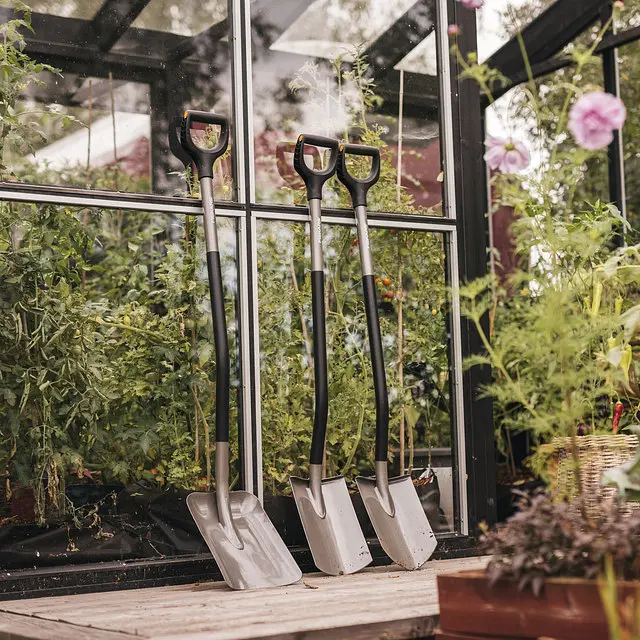 Лопата пряма з заокругленим лезом Fiskars Ergonomic (1066710) - фото 9