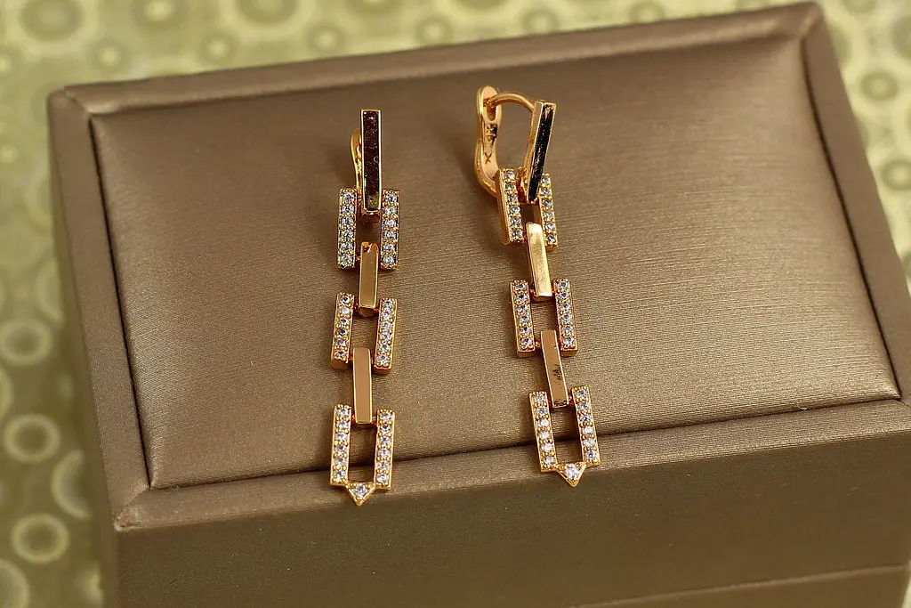 Сережки підвіски Xuping Jewelry квадратне сяйво 3,8 см золотисті - фото 2