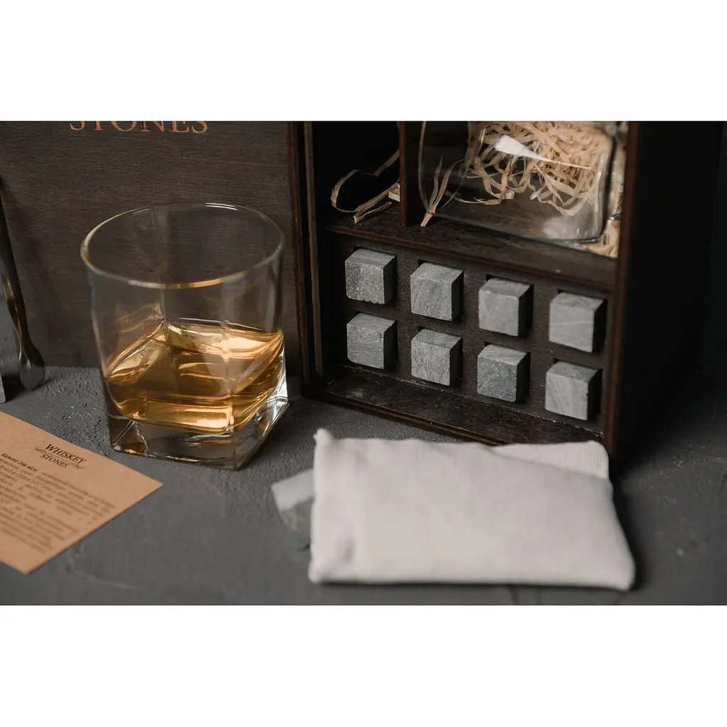 Подарунковий набір Whiskey Stones камені для віскі 8 штук + інструкція + мішечок для зберігання + щипці та 2 склянки - фото 6