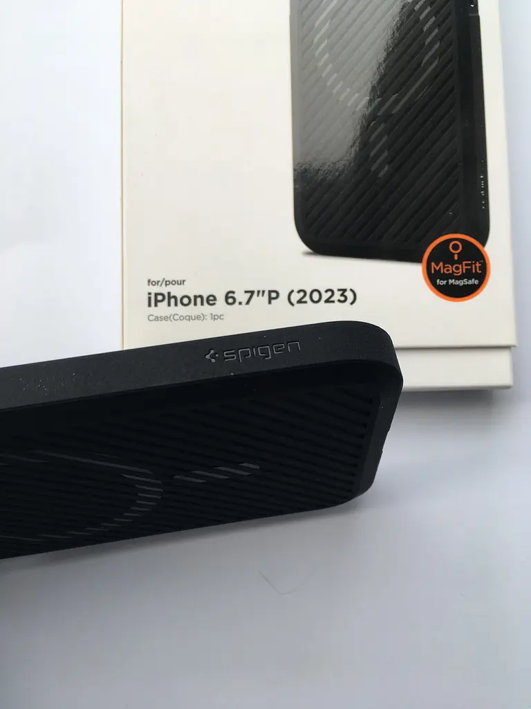Оригінальний протиударний чохол Iphone 15 Pro Max Spigen Core Armor MagSafe (MagFit) Black ACS06442 - фото 10