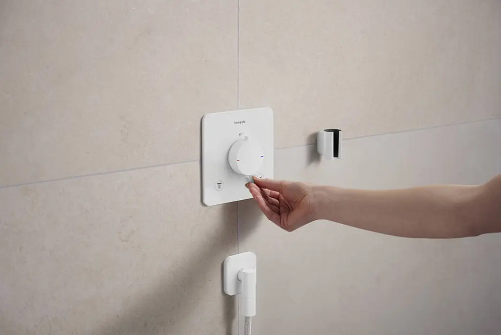 Шлангове під'єднання Hansgrohe FixFit Fine Q зі зворотнім клапаном matt white 28884700 - фото 3