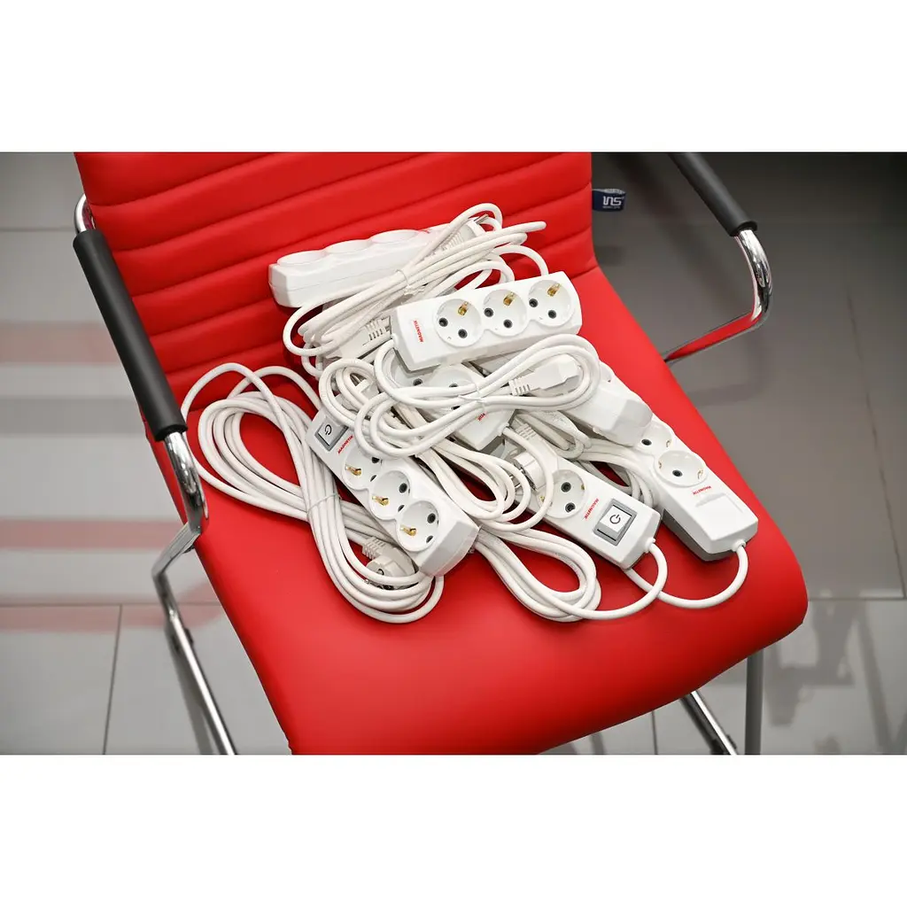 Сетевой фильтр с заземлением и включателем 4 гнезда Magnetik 5 м MAG 4011-52 - фото 3