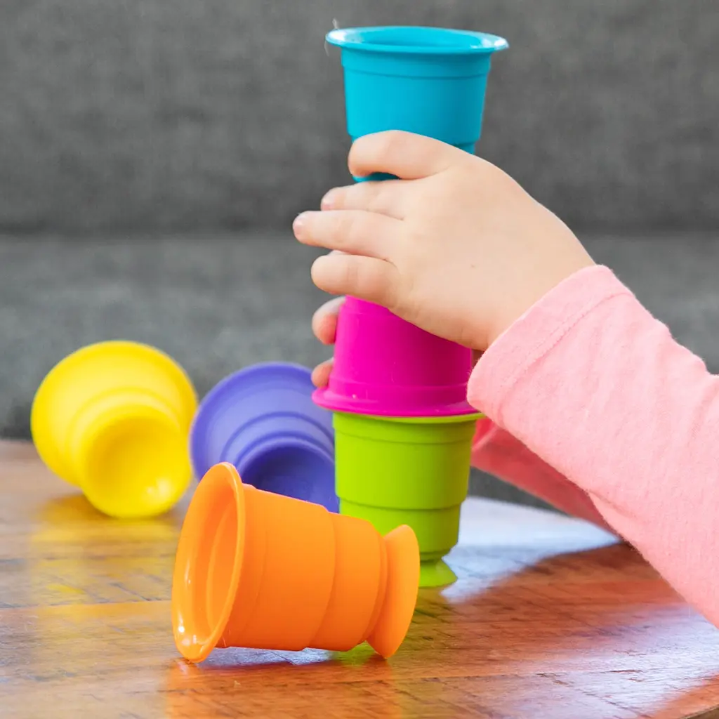 Іграшка Fat Brain Toys Suction Kupz М'які чашки тактильна 6 шт. (F183ML) - фото 9