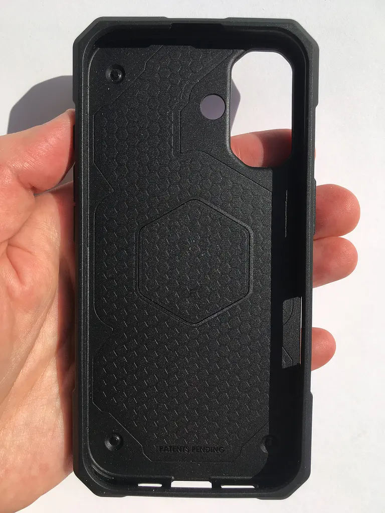 Чохол протиударний UAG Monarch Pro MagSafe для iPhone 16 Carbon Fiber Red 11449311F4242 - фото 6