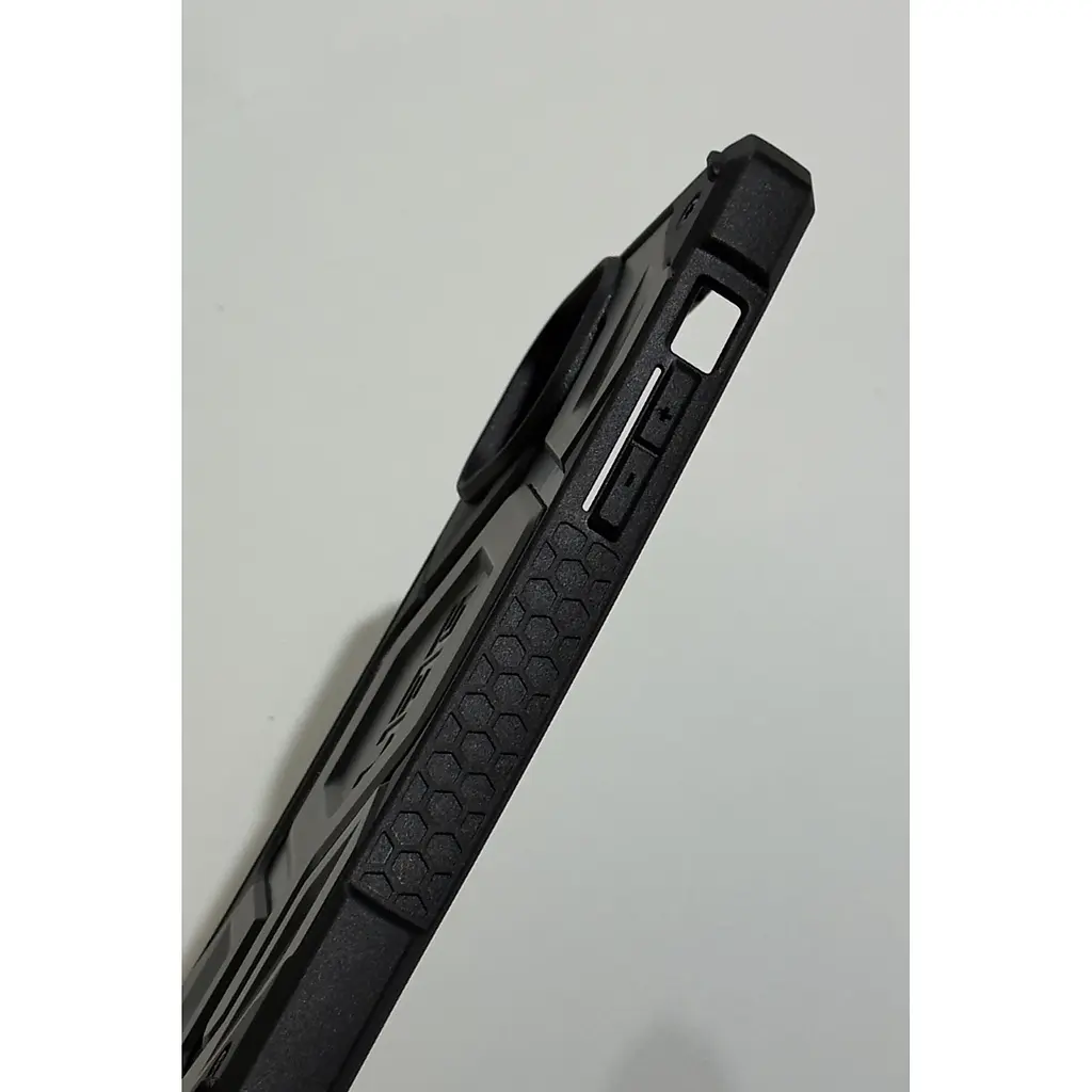 Оригінальний протиударний чохол UAG Monarch Pro MagSafe для iPhone 14 Plus/15 Plus Black 114029114040 - фото 3