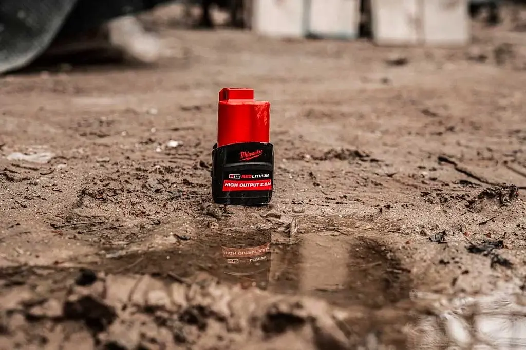 Акумулятор Redlithium M12 12В 2.5А·год 0.2кг Milwaukee hoz0014293 - фото 3
