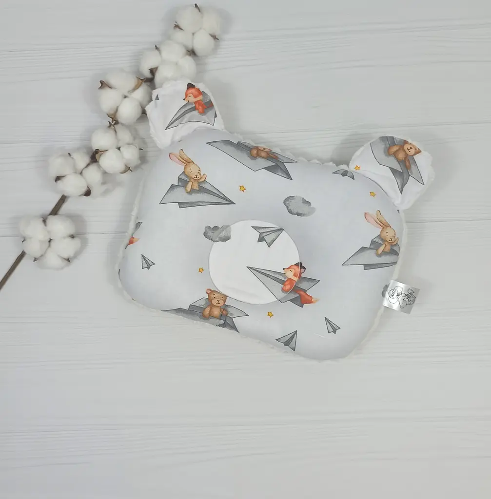 Дитяча ортопедична подушка 24×32 для новонароджених a.l.babybox Звірі в літаку Молочний
