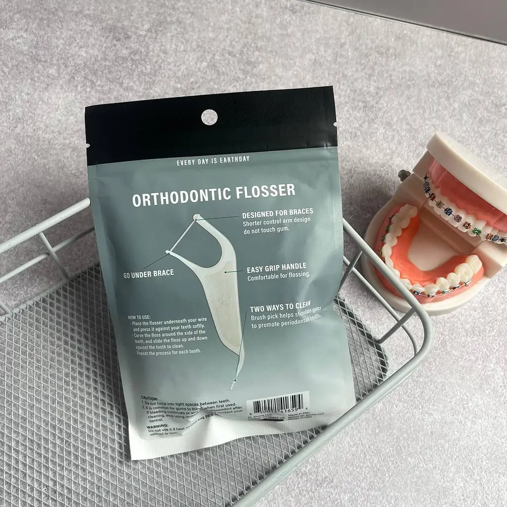 Зубна нитка на тримачі Dr.Emma Orthodontic flosser для брекетів (чорна), 60 шт - фото 5
