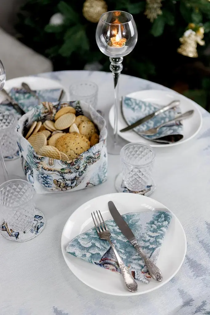 Скатертина Прованс гобеленова Казкові гноми 180 см (38459) - фото 3