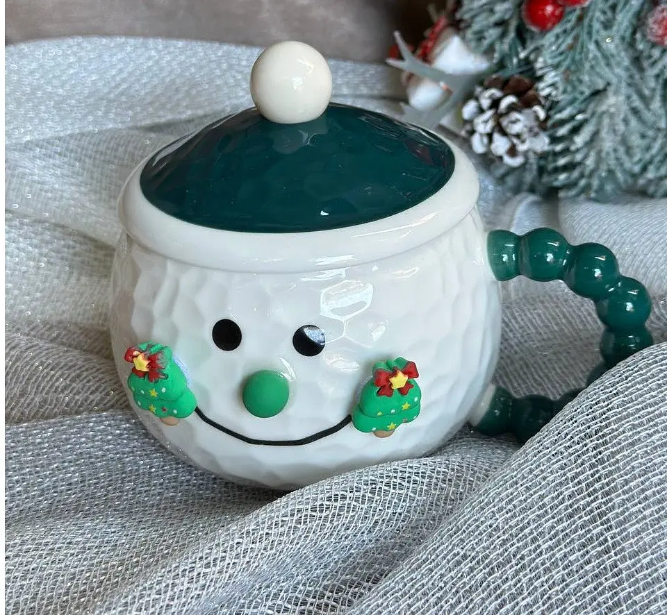 Чашка новогодняя Snowman 32285 фарфоровая с крышкой и ложкой 380 мл Белая с зеленым - фото 2