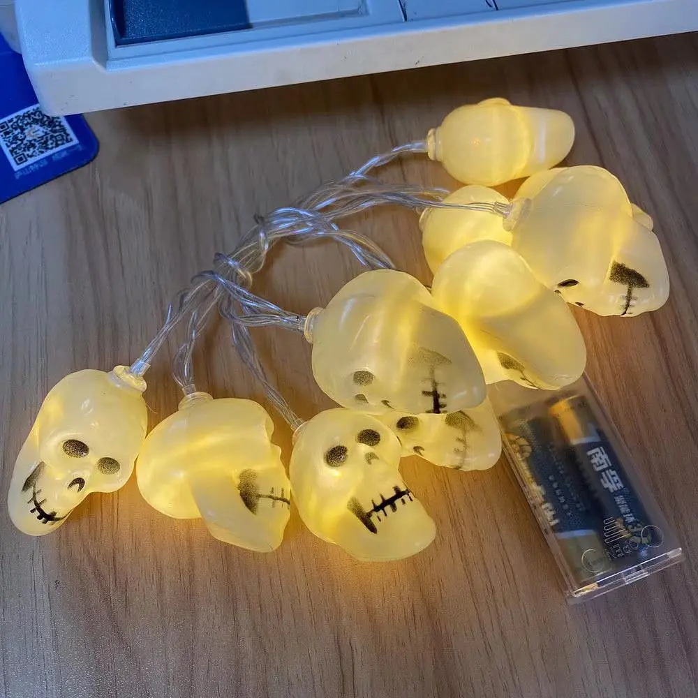 Гирлянда на Хэллоуин Черепа 10 led 150 см 4 × 2 см белая - фото 4