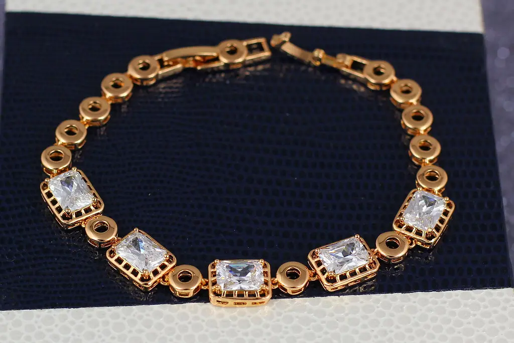 Браслет Xuping Jewelry з п'ятьма великими квадратними фіанітами 16.5 см 10 мм золотистий