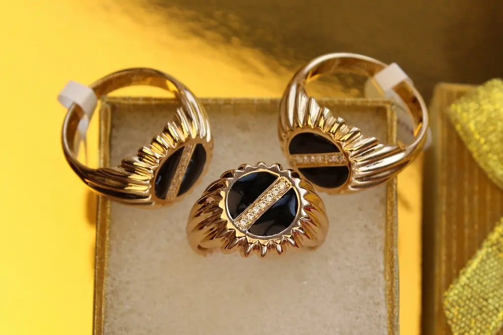 Печатка Xuping Jewelry кругла чорна по діагоналі вставка з каменів 18 р золотиста - фото 5