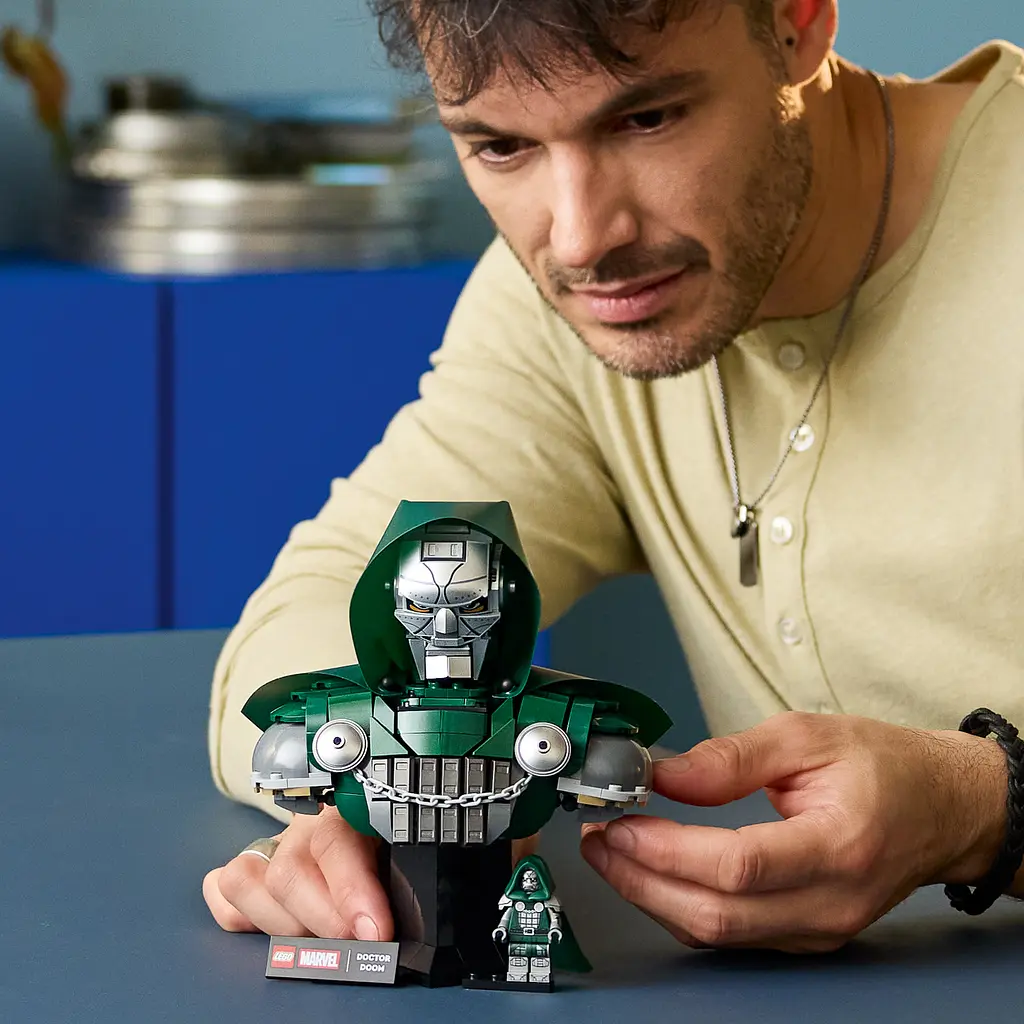 Конструктор LEGO Super Heroes Marvel Бюст Доктора Дума 379 ел. (76345) - фото 14