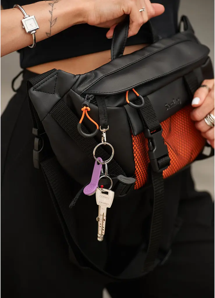 Жіноча сумка бананка Sambag Dynamicdart чорно-помаранчева 38 × 21 × 7 см (80411129) - фото 18