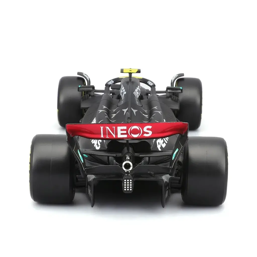 Автомодель з фігуркою – MERCEDES-AMG PETRONAS F1 W15 (2024) (1:24) - фото 5