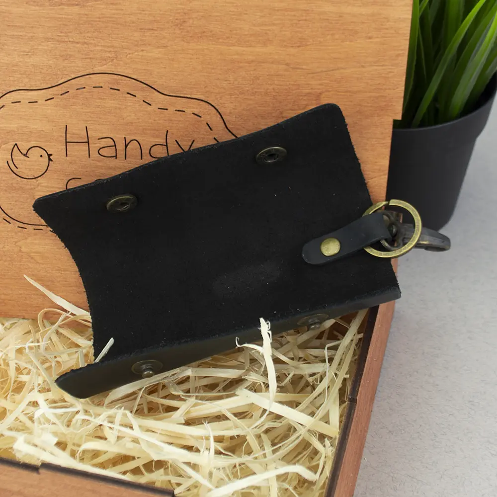 Ключниця шкіряна з карабіном HandyCover HC0055 чорна - фото 7