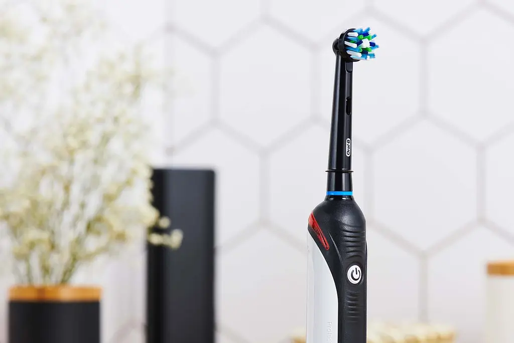 Электрическая зубная щетка Oral-B Pro-750, черный (O80318369) - фото 8
