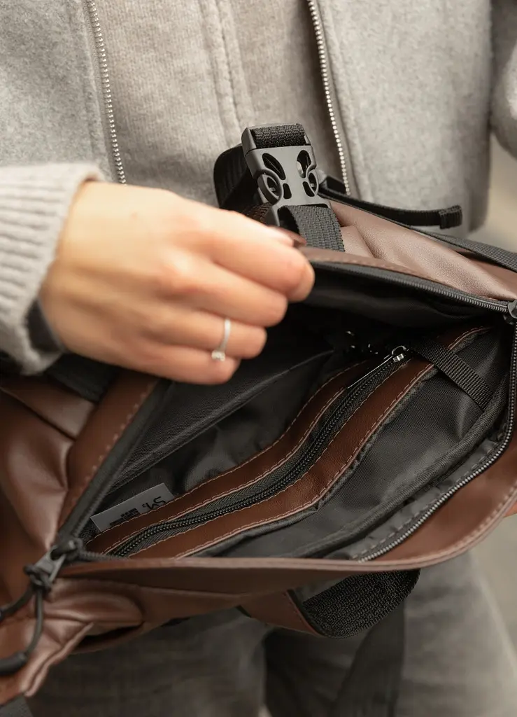Велика жіноча поясна сумка бананка Sambag DynamicDart коричнева 38 × 21 × 7 см (80411020) - фото 7