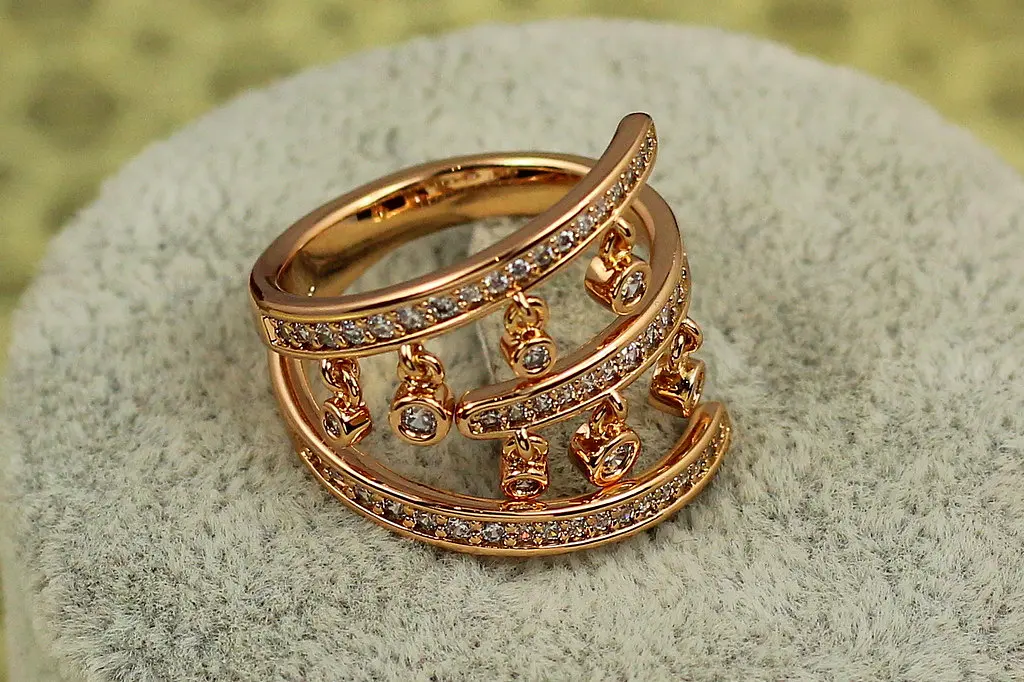 Кільце Xuping Jewelry забава з підвісками, що танцюють, р 18 золотисте - фото 3