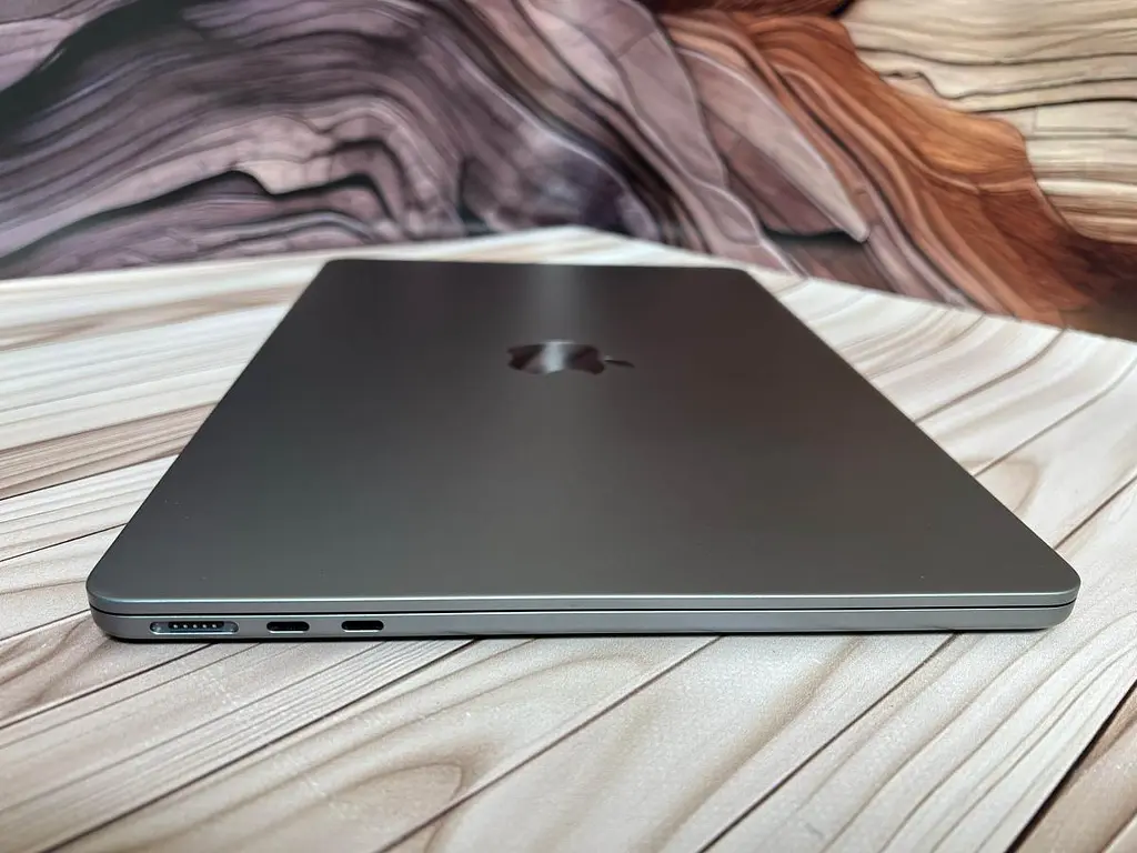 Ноутбук Apple MacBook Air 13.6" 2022 M2/24GB/512GB (L72X5M7L14) Б/в - фото 5