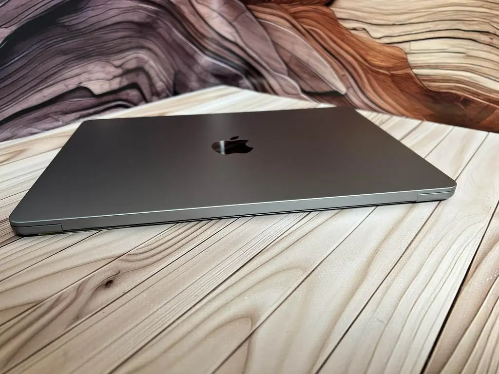 Ноутбук Apple MacBook Air 13.6" 2022 M2/24/512 (WY04J3CTXY) Б/в - фото 7