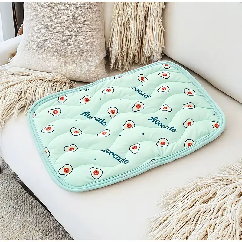 Літня підстилка, що охолоджує Derby Ice Silk Summer Pet Cooling Mat Avocado 50х60 см - фото 5