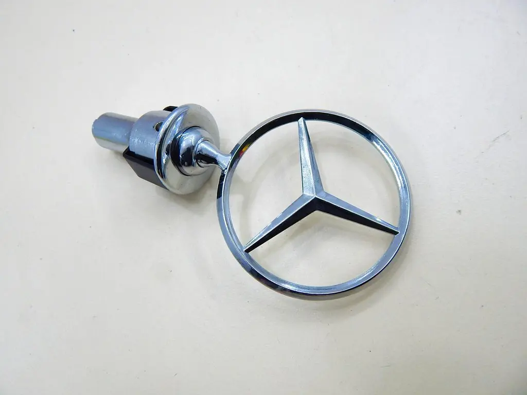 Емблема приціл на капот Mercedes W123,124,126 (Хром) 75 мм (Антивандальна) A2218800086 - фото 2