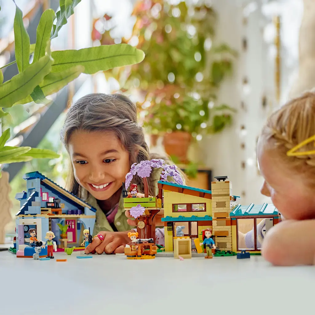 Уцінка. Конструктор LEGO Friends Родинні будинки Оллі й Пейслі 1126 деталі (42620)  - фото 8