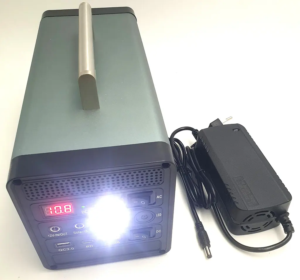 Акумуляторний інвертор-перетворювач напруги 600 Вт 150000 mAh Power Bank з розеткою 220 V та 12 V, зарядна станція Yachu 555 Wh 11,1 V/50 Ah/600 W - фото 4