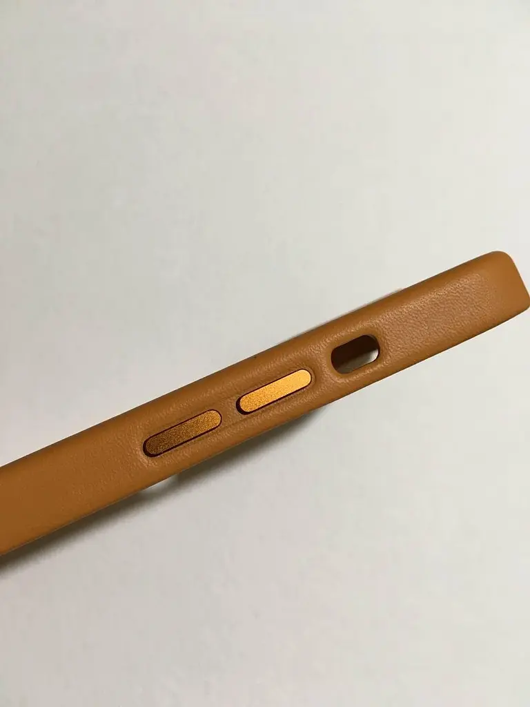 Оригінальний шкіряний чохол Leather Case MagSafe для Apple iPhone 13 \| 14 (6.1") Brown (MM103ZM/A) - фото 7
